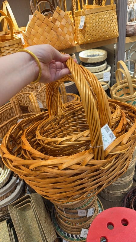 Rattan woven waking flower bucket, copper wire coiled knot, Chinese knot, paper-cutting craft, decorative item, home decoration gift Rattan woven waking flower bucket, copper wire coiled knot, Chinese knot, paper-cutting craft, decorative item, home decoration gift